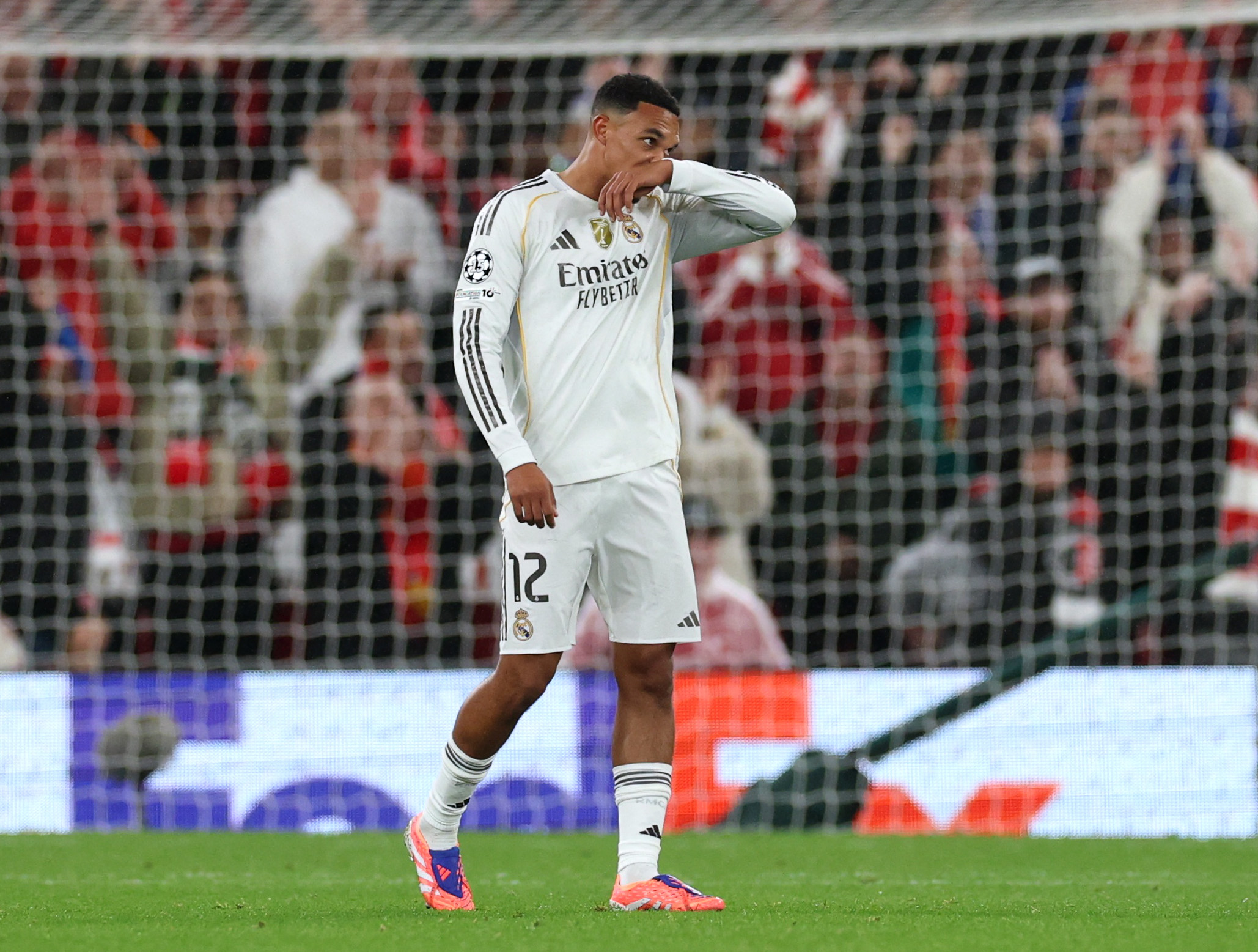 La falta de minutos y promesas incumplidas ponen a Trent-Alexander Arnold en la rampa de salida del Real Madrid, con Europa atenta a su situación.